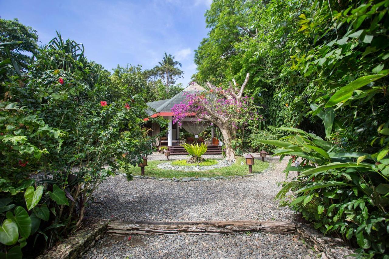 Mandala Spa & Resort Villas Manoc-Manoc Extérieur photo